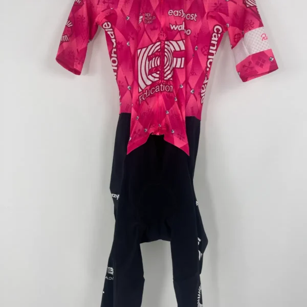 EF - Mono rejilla Cadillac