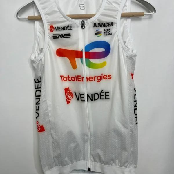 Total Energies - Chaleco viento