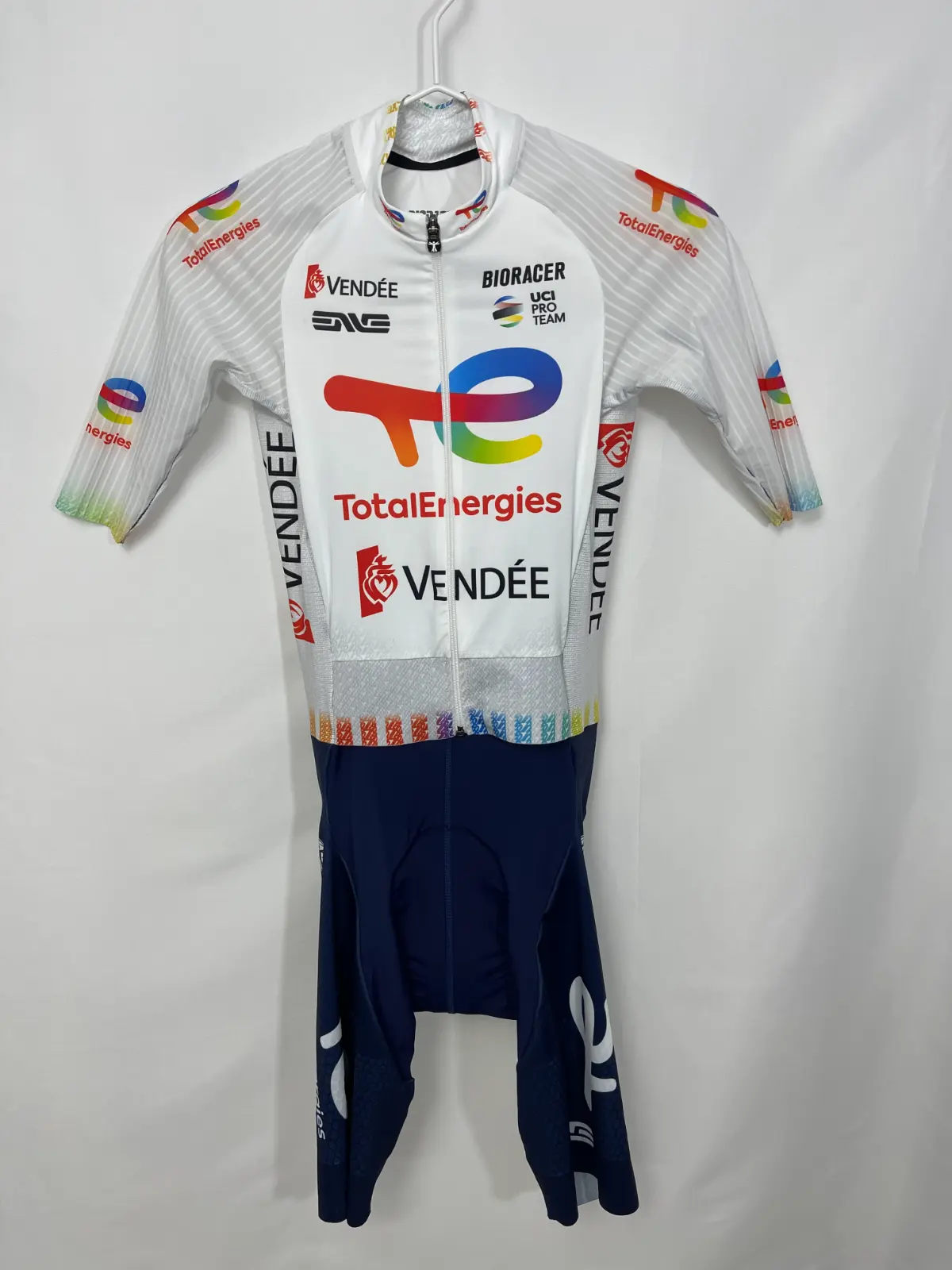 Total Energies – Mono corto